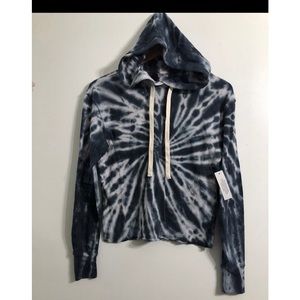 Women’s tie dye cropped top hoodie pullover long sleeves. Small